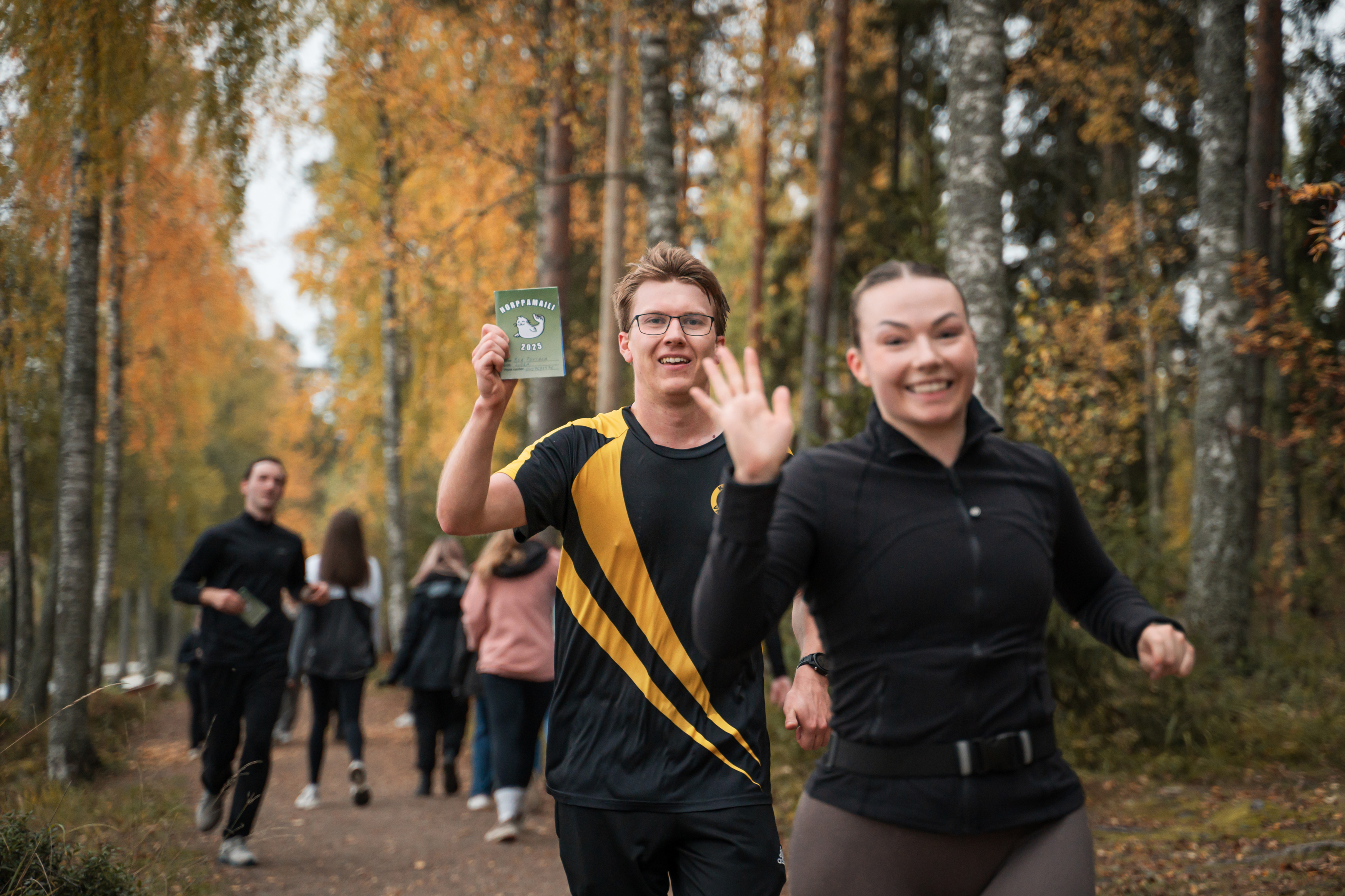 Opiskelijoita ainejärjestö Kaplaakin järjestämässä Norppamaili-juoksutapahtumassa.