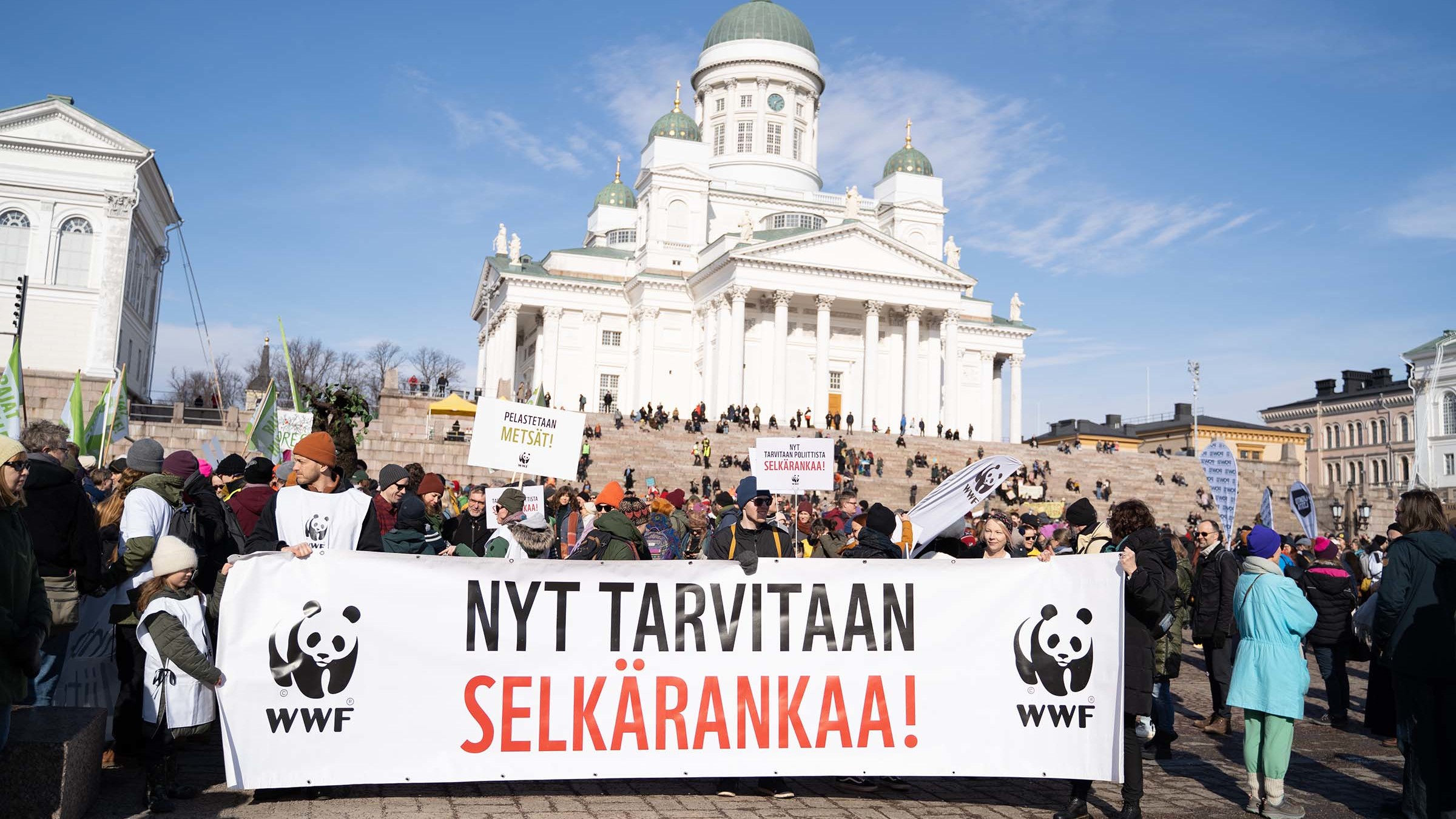 Tuhannet Ihmiset Vaativat Luontomarssilla Päättäjiltä Toimia ...