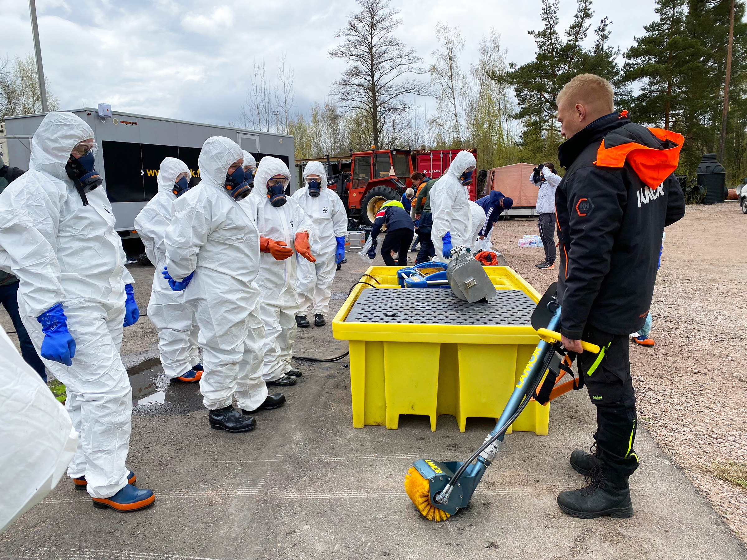 öljyntorjuntakoulutus Kotkassa 14.5.2025: rockcleanerin esittelyä